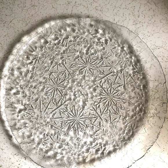 Winter Holiday Icy Snowflake Design Clear Glass Round Treat/Serving Tray Display - Picture 2 of 12